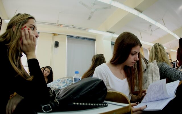 Καταιγίδα μεταπτυχιακών και διδακτορικών εν μέσω κρίσης. Οι πρωταθλητές της εκπαίδευσης