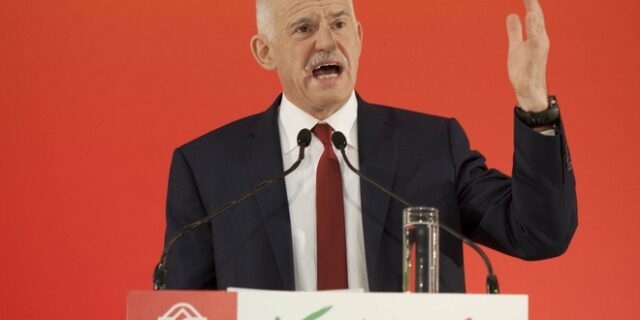 Παπανδρέου: Το μνημόνιο το έφερε ο Καραμανλής, εγώ απλώς το υπέγραψα