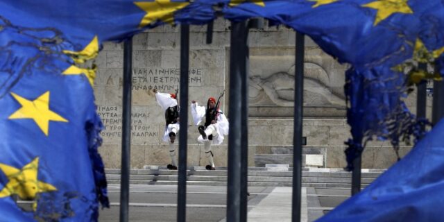 Ο “Mr. Grexit” χαρακτηρίζει μπλόφα της Μέρκελ το δήθεν…Grexit