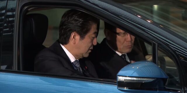 Το πρώτο υδρογονοκίνητο Toyota Mirai στον Ιάπωνα πρωθυπουργό
