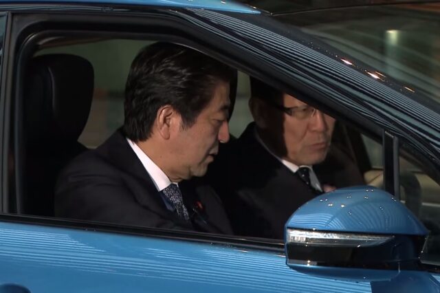 Το πρώτο υδρογονοκίνητο Toyota Mirai στον Ιάπωνα πρωθυπουργό