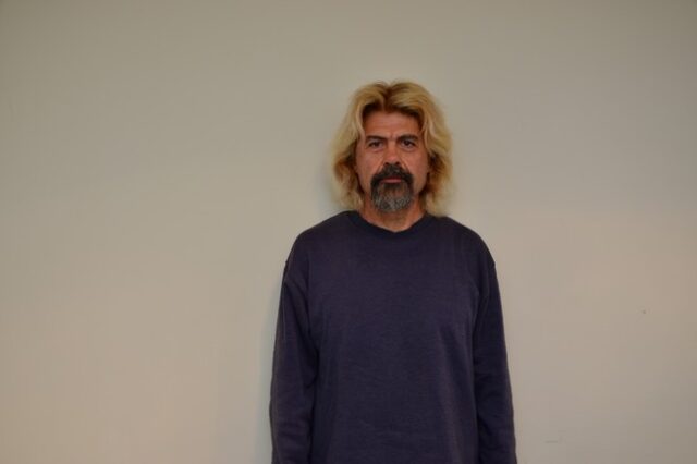 Αυτή είναι η φωτογραφία του Χριστόδουλου Ξηρού με ξανθά μαλλιά και μούσια