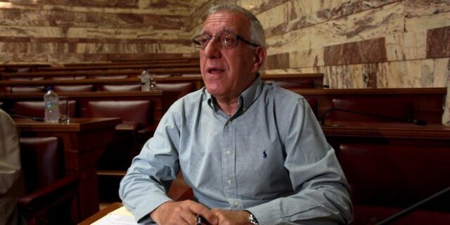 Κακλαμάνης εναντίον Χριστοδουλοπούλου: Προσπαθούν μέσω χορήγησης ιθαγενειών, να δημιουργήσουν ένα νέο εκλογικό σώμα