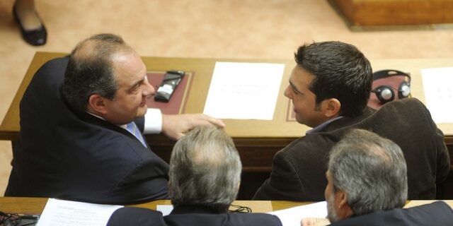 Ο Καραμανλής εξακολουθεί να μην ενδιαφέρεται για την Προεδρία