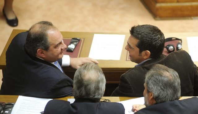 Ο Καραμανλής εξακολουθεί να μην ενδιαφέρεται για την Προεδρία