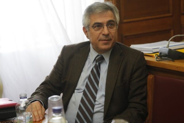 Ο τελευταίος να κλείσει τη πόρτα: Παραιτείται από το ΠΑΣΟΚ ο Μ. Καρχιμάκης για να ακολουθήσει το κόμμα Παπανδρέου