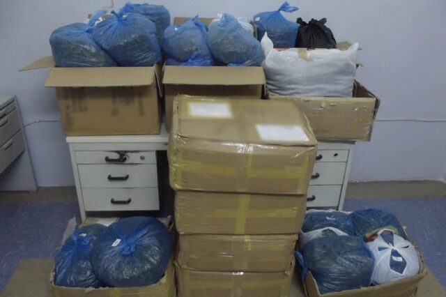 Εμπορεύονταν δεκάδες κιλά του αφρικανικού ναρκωτικού «KHAT» και τα έστελναν μέσω Ελλάδας στις ΗΠΑ
