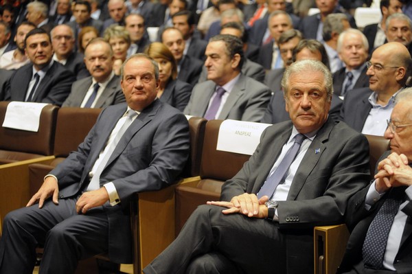 Ο Αβραμόπουλος, η Προεδρία της Δημοκρατίας και τα παιχνίδια με το όνομα του Καραμανλή