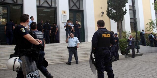 Τι αναφέρει το διαβιβαστικό για το κύκλωμα εκβιαστών