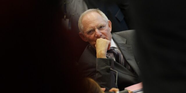 Γερμανικό ΥΠOIK: Η Ελλάδα θα συνεχίσει να εξυπηρετεί τα δάνειά της. Υποθετικό το Grexit