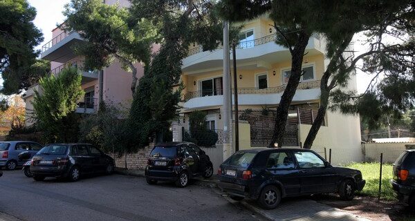 Μπήκαν στο σπίτι συγγενούς γνωστής οικογενείας κλωστοϋφαντουργών και την λήστεψαν