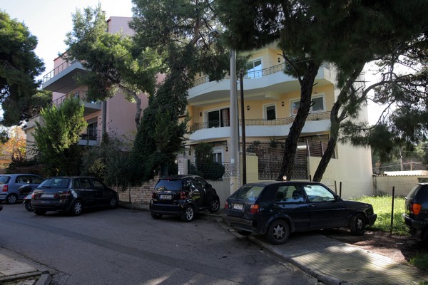 Μπήκαν στο σπίτι συγγενούς γνωστής οικογενείας κλωστοϋφαντουργών και την λήστεψαν