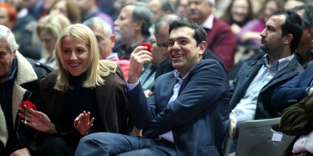 Η Ζιντόιτσε Τσάιτουνγκ πλέκει το εγκώμιο της Ρένας Δούρου