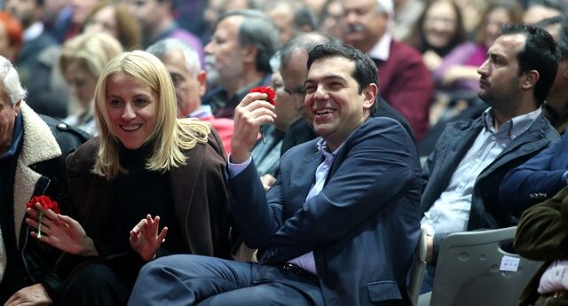 Η Ζιντόιτσε Τσάιτουνγκ πλέκει το εγκώμιο της Ρένας Δούρου