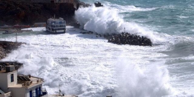 Προβλήματα στην εκλογική διαδικασία λόγω κακοκαιρίας σε Κρήτη και Ναυπακτία