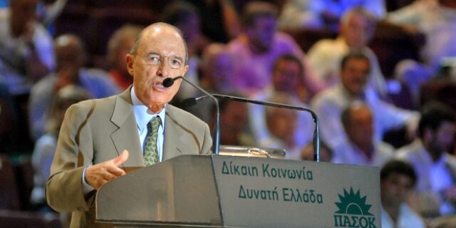 Ο Σημίτης “κάνει κερκίδα” σε ΝΔ και ΣΥΡΙΖΑ