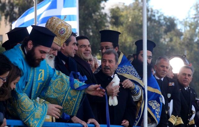 Economist: Ο Τσίπρας απελευθερώνει το λευκό περιστέρι για να ωφελήσει το εκλογικό του μέλλον