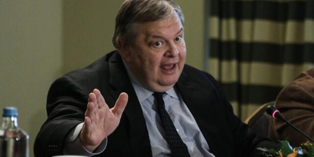 Βενιζέλος κατά Παπανδρέου: Ιδρύει ατομικό κόμμα. Δεν έχει δικαίωμα να διασπάσει την παράταξη