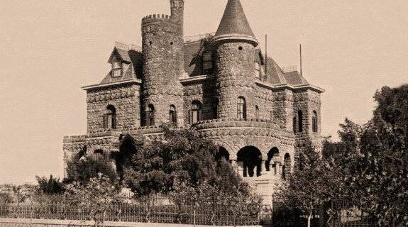 Μηχανή του Χρόνου: Τα βρώμικα χέρια που κατεδάφισαν τον Πύργο Αθηνών