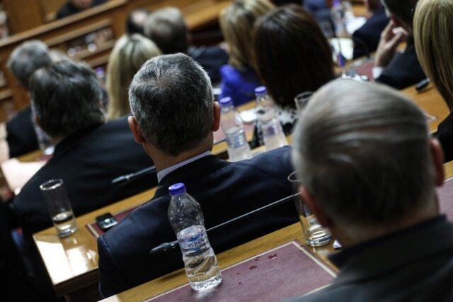 Πόσο μας κοστίζει ένας βουλευτής; (Πολύ περισσότερο από τον μισθό του)