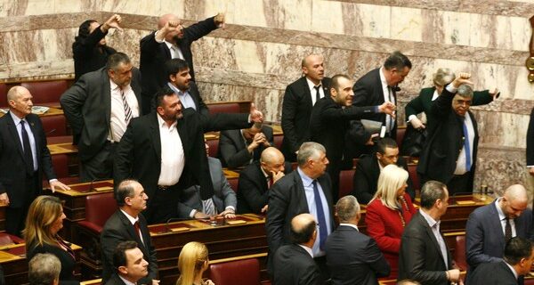 Να αποφυλακιστούν ζητούν οι χρυσαυγίτες βουλευτές