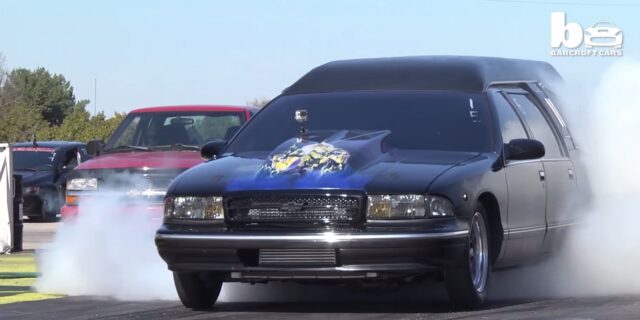 Βίντεο: Η νεκροφόρα των 1.000 Hp που κάνει το… τελευταίο ταξίδι πολύ γρήγορο