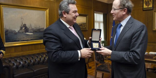 Τους Πρέσβεις Γαλλίας και Ισπανίας είδε ο Πάνος Καμμένος