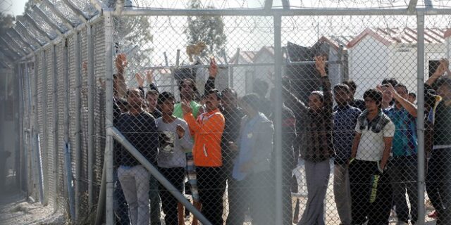 Ελεύθεροι οι πρώτοι 20 μετανάστες από την Αμυγδαλέζα