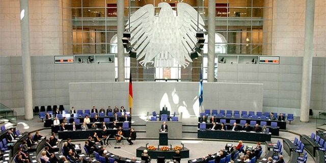 Το ελληνικό θέμα προκάλεσε πολιτική αναταραχή στη Γερμανία