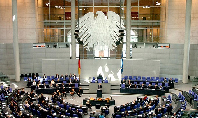 Το ελληνικό θέμα προκάλεσε πολιτική αναταραχή στη Γερμανία