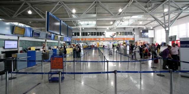 Ένα διακοσμητικό καλάσνικοφ ξεσήκωσε τον τόπο