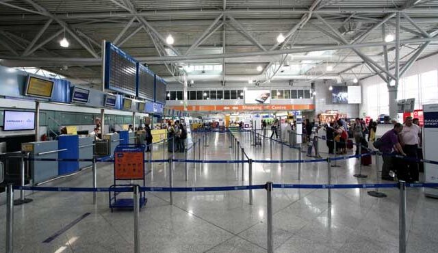 Ένα διακοσμητικό καλάσνικοφ ξεσήκωσε τον τόπο