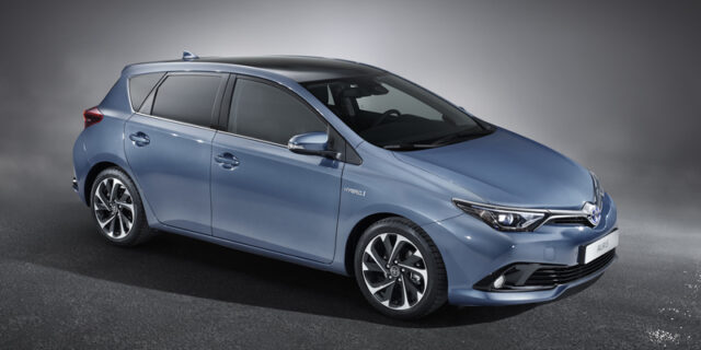 Toyota Auris. Aνανεωμένο στα σημεία
