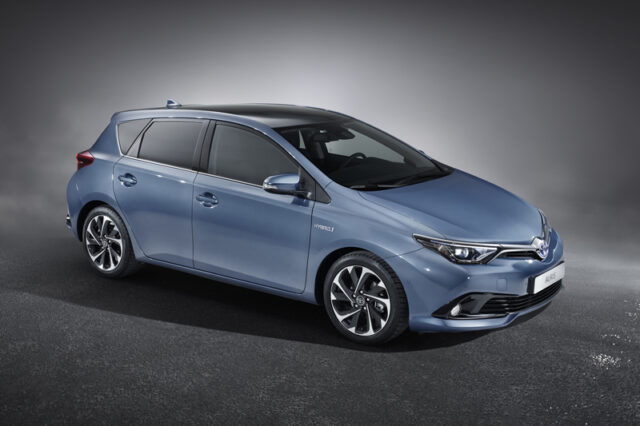 Toyota Auris. Aνανεωμένο στα σημεία