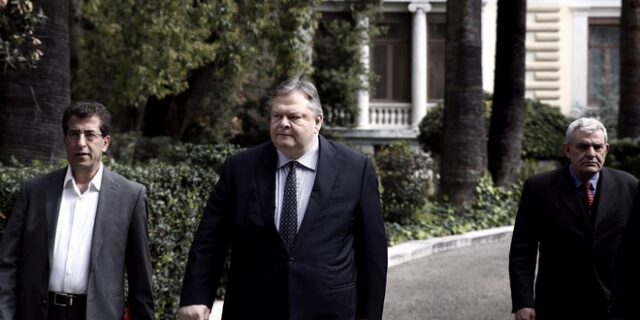 ΠΑΣΟΚ: Η λίστα Βαρουφάκη είναι χειρότερη από το email Χαρδούβελη