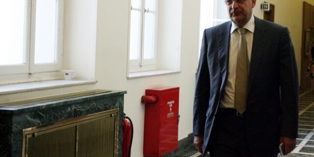 Δένδιας: Καθήκον μας να στηρίξουμε τη διαπραγματευτική προσπάθεια της Κυβέρνησης