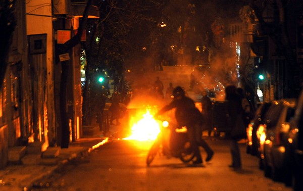 Μπαράζ εμπρησμών σε αυτοκίνητα στην Αθήνα
