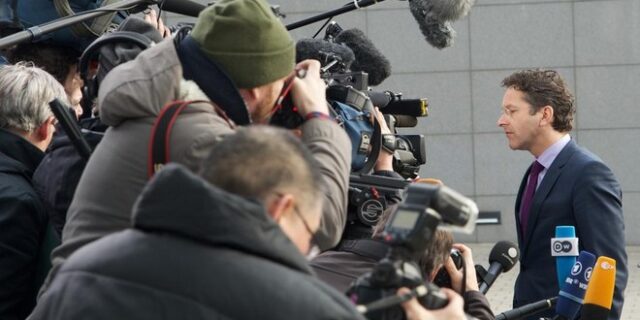 Financial Times: Τρία σενάρια για τη μεγάλη μάχη του Eurogroup