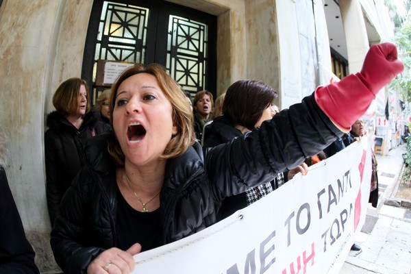 Μπαλάκι οι καθαρίστριες. Μετατάσσονται ως γραμματείς στα Δικαστήρια