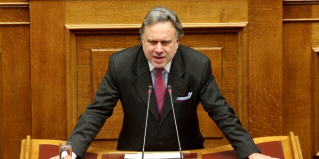 Κατρούγκαλος στη Βουλή: Νομοθέτημα πρώτων βοηθειών το νομοσχέδιο για τη Δημόσια Διοίκηση