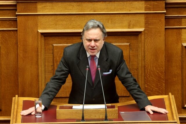 Κατρούγκαλος: Σε ένα μήνα το νομοσχέδιο για επαναπρόσληψη όσων απολύθηκαν λόγω μνημονιακών δεσμεύσεων
