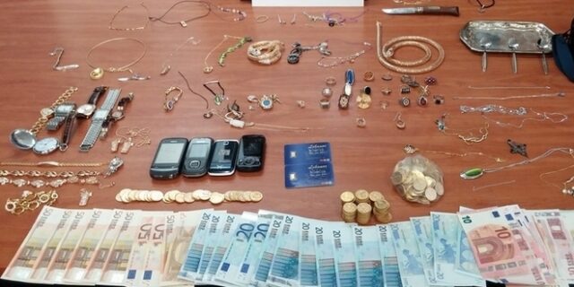 Της εμπιστεύονταν το σπίτι τους και εκείνη τους το άδειαζε