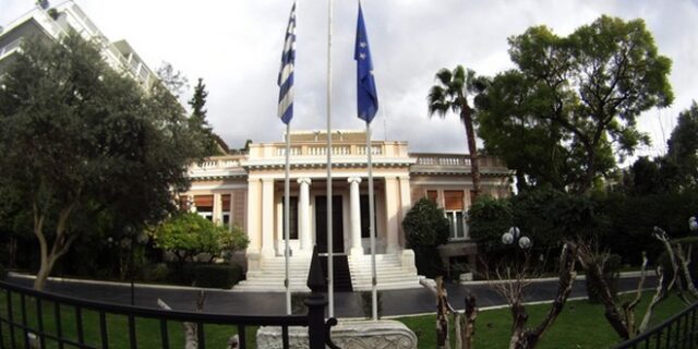 Στην κόψη του ξυραφιού