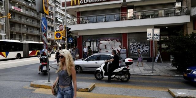 Η κρίση χτύπησε τα fast food