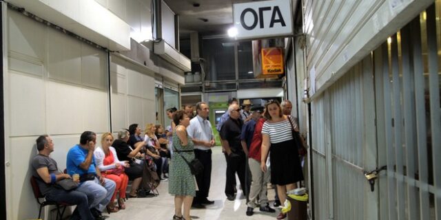 Πληρώνονται τα οικογενειακά επιδόματα σε 693.000 οικογένειες
