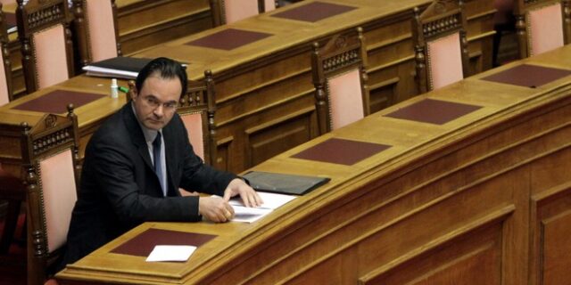 Αυλαία για το Ειδικό Δικαστήριο. Στο εδώλιο ο Παπακωνσταντίνου
