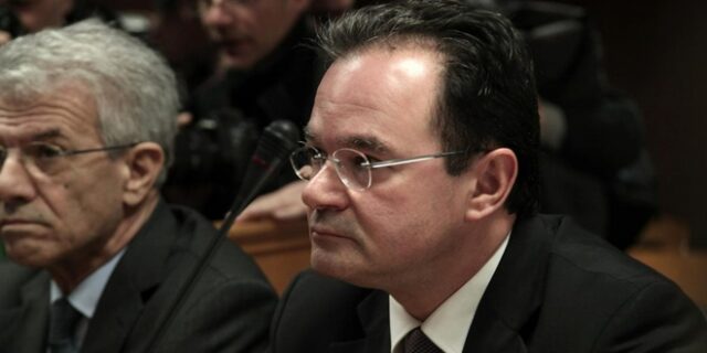 Το usb της λίστας Λαγκάρντ  στη δίκη Παπακωνσταντίνου