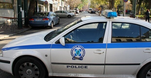 Βρέθηκε ο γιος της 60χρονης που δολοφονήθηκε με 30 μαχαιριές στη Βούλα