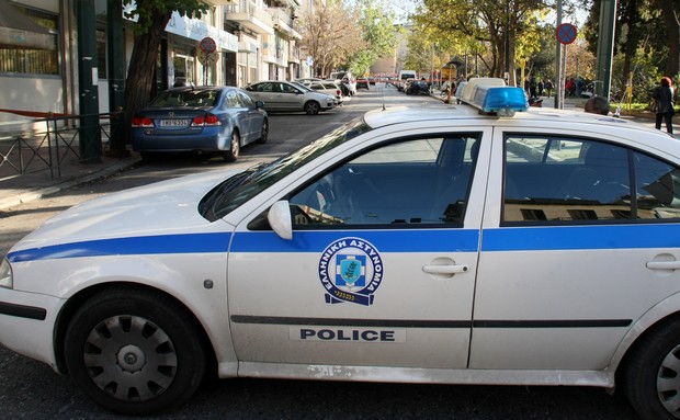 Βρέθηκε ο γιος της 60χρονης που δολοφονήθηκε με 30 μαχαιριές στη Βούλα