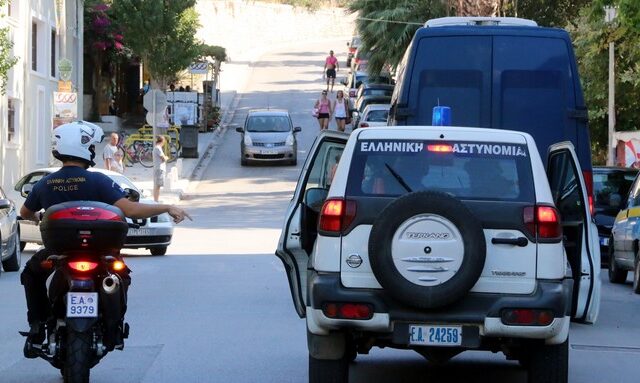 Ο 25χρονος γιος της οικογένειας βασικός ύποπτος της άγριας δολοφονίας σε βάρος της μητέρας του στη Βούλα